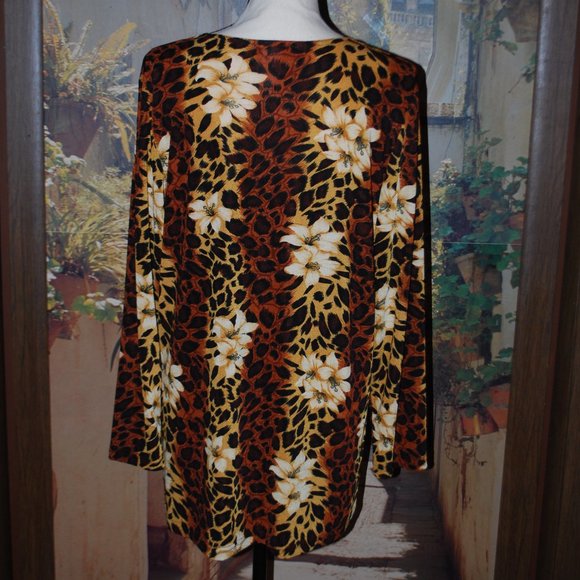Floral & Leopard V-neck Top - Carolyn Strauss, L - Picture 2 of 13
